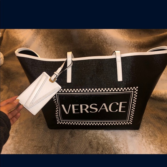 VERSACE EVERYTHING! - Picture 2 of 13
